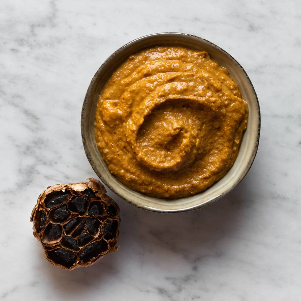 Houmous à l'ail noir